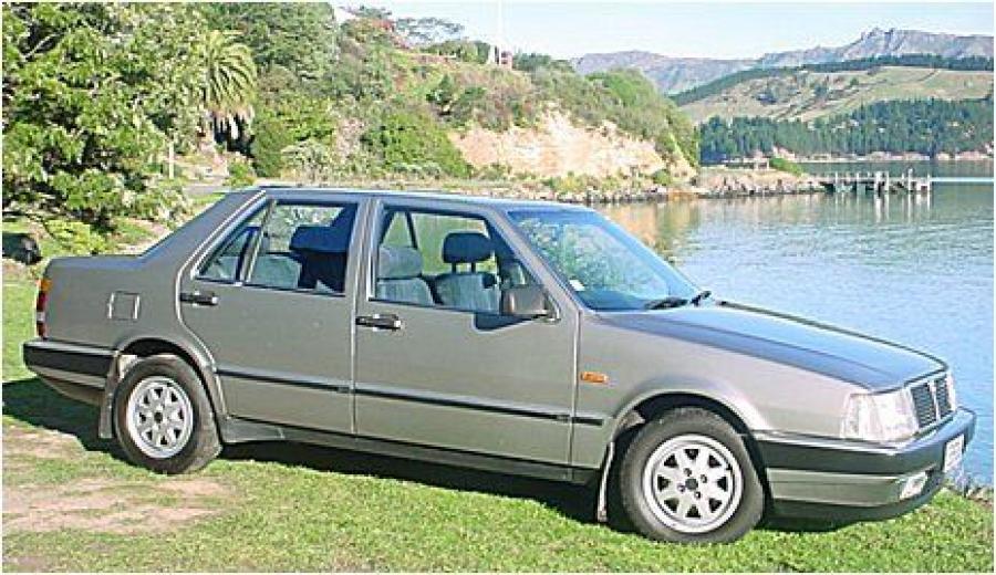  Lancia Thema 1984 года  (фото 6 из 26)